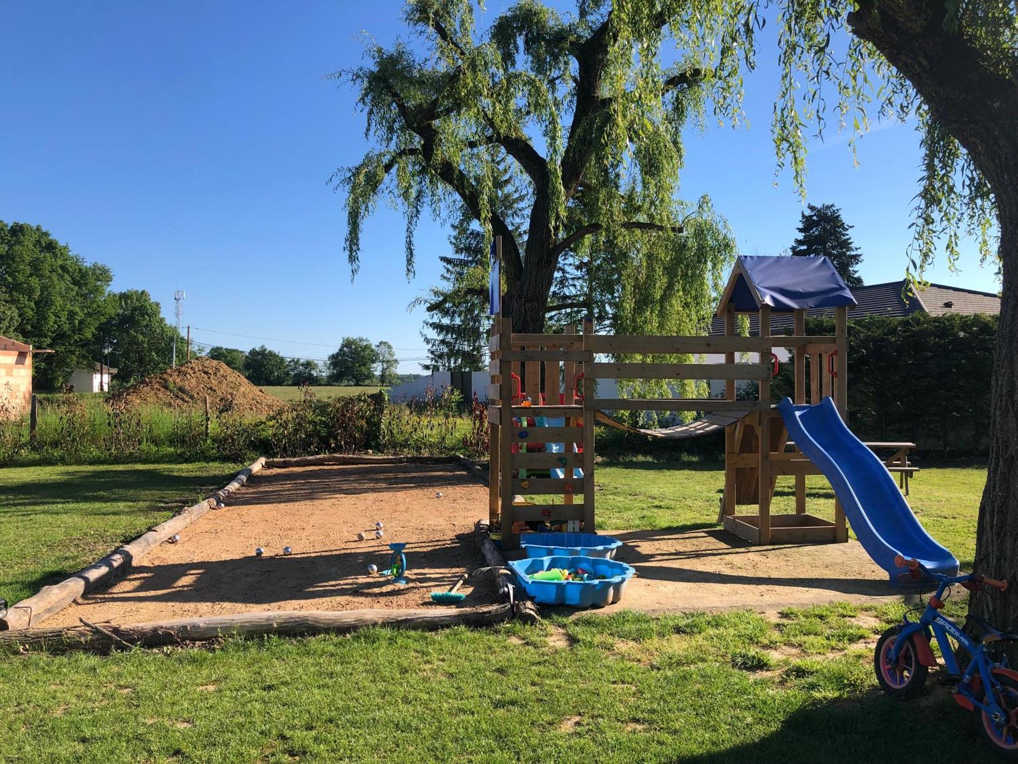 Parc De La Charmille Panzió Saint-Étienne-sur-Reyssouze Kültér fotó